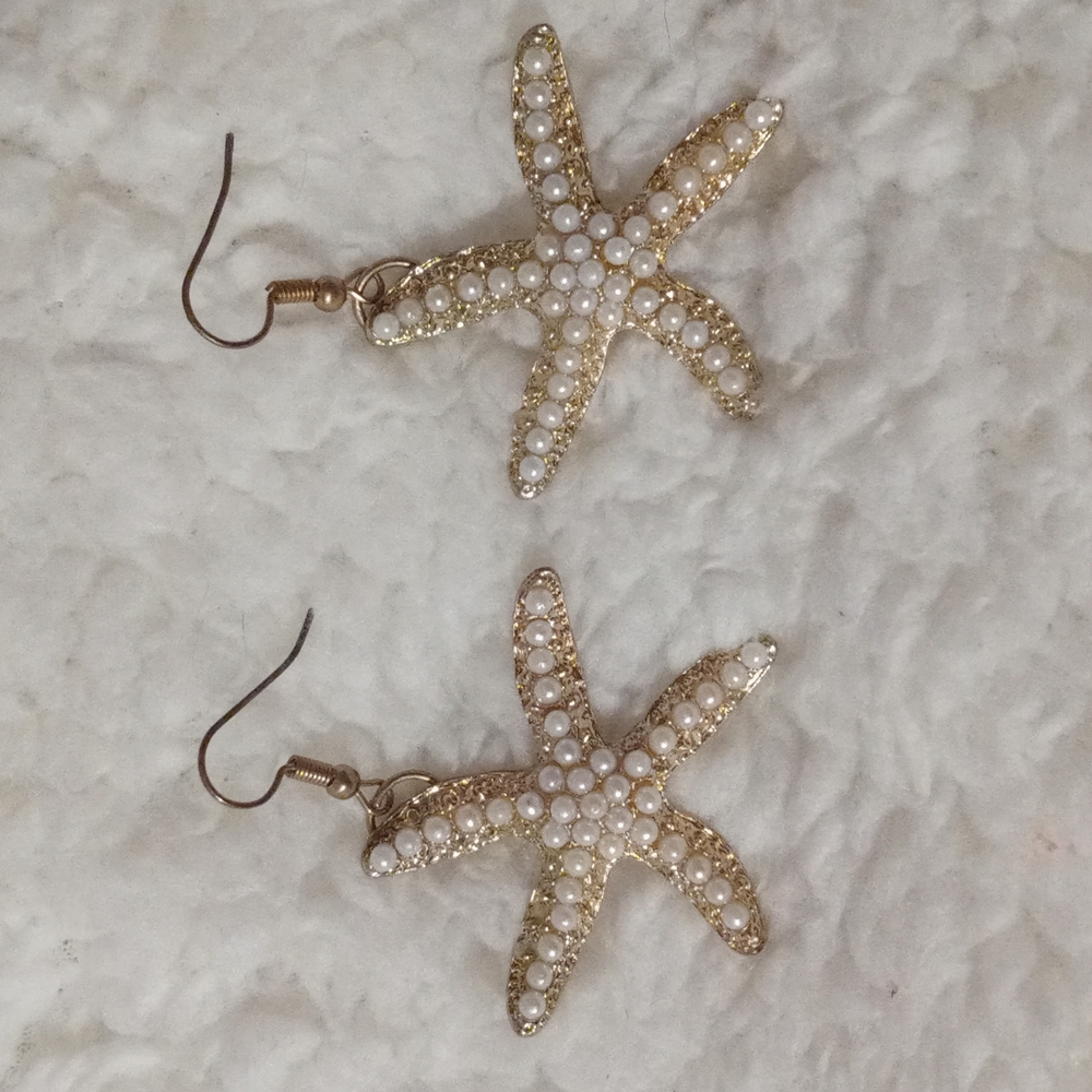 Tiny Pearl Starfish Earrings